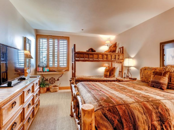 2 plus loft ski in Ski out